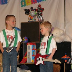 Muzikantjes (1) - Toneelvereniging Plankenkoorts 